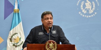 Carlos Mendoza, Secretario de Planificación y Programación durante conferencia semanal de prensa «La Ronda»