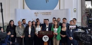 El bloque de diputados oficialistas, se pronunciaron acerca del aumento salarial en el Congreso de la República, indicando que estos "tomarán acciones".