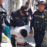 Un presunto sicario fue capturado por agentes de la PNC tras realizar un ataque armado e intentar darse a la fuga en el sector de Villa Lobos.