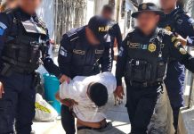 Un presunto sicario fue capturado por agentes de la PNC tras realizar un ataque armado e intentar darse a la fuga en el sector de Villa Lobos.