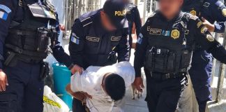Un presunto sicario fue capturado por agentes de la PNC tras realizar un ataque armado e intentar darse a la fuga en el sector de Villa Lobos.