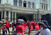 «Hay trabajadores de salud que ganan Q1 mil 039 de salario base», así lo indica una sindicalista Sindicato Nacional de Trabajadores de Salud de Guatemala, exigiendo el cumplimiento del artículo 140 del Presupuesto 2025