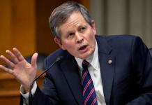 Estados Unidos: Senador Steve Daines llega a Pekín para tratar asuntos comerciales y tráfico de fentanilo El senador estadounidense Steve Daines. Foto La Hora: EFE Archivo.