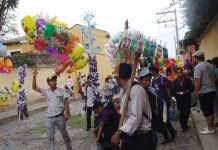 Unos 50 vendedores pagarán permiso en Antigua: Corbatas y gomitas de los productos permitidos La municipalidad de Antigua Guatemala prevén un total de 50 inscritos en los permisos para ventas ambulantes durante Cuaresma y Semana Santa.
