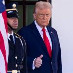 La llamada entre Donald Trump y su homólogo ruso, Vladímir Putin, "va bien" y que después de más de una hora "sigue en curso". Foto La Hora: EFE.