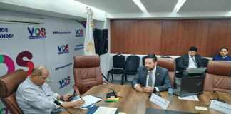 El viceministro de Infraestructura, Allan Guevara, responde por la situación legal del paso a desnivel de la calzada Roosevelt. Foto: La Hora