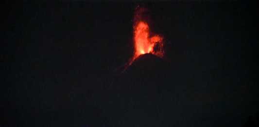 Autoridades declararon alerta naranja debido al incremento efusivo del Volcán de Fuego. Foto La Hora: Sergio Osegueda.