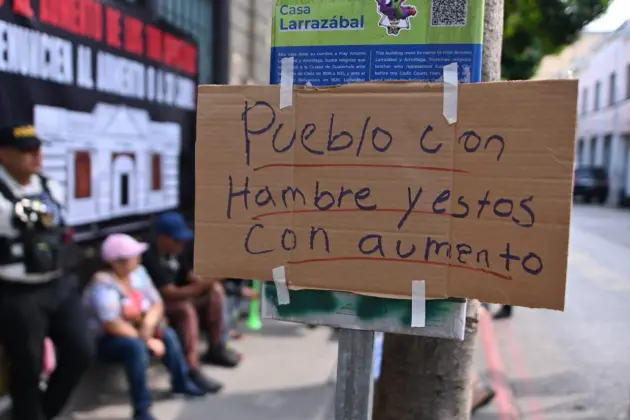 Cartel en una manifestación. Foto: Fabricio Alonzo / La Hora