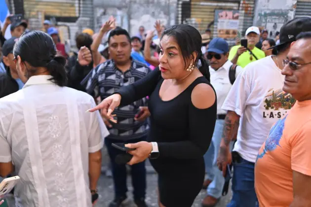 Hermana de Aldo Dávila en una manifestación. Foto: Fabricio Alonzo / La Hora