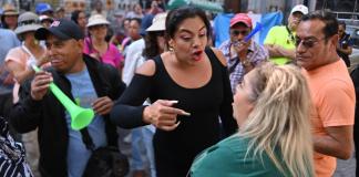 Hermana de Aldo Dávila fue retirada de manifestación. Foto: Fabricio Alonzo /La Hora