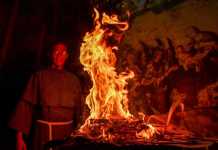 Miércoles de Ceniza: El origen de la ceniza en la misa de inicio de Cuaresma Los ramos del Domingo de Ramos anterior pasan por el fuego para obtener la ceniza. Foto La Hora: Sergio Osegueda