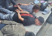 Con celulares, billeteras y relojes, PNC captura a banda de asalta buses en la avenida Petapa Con celulares, billeteras y relojes, PNC captura a banda de asalta buses en la avenida Petapa