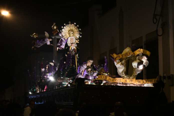 La solemne procesión sale a las 14:30 horas y recorrerá calles y avenidas del centro histórico. Foto La Hora: Sergio Osegueda.