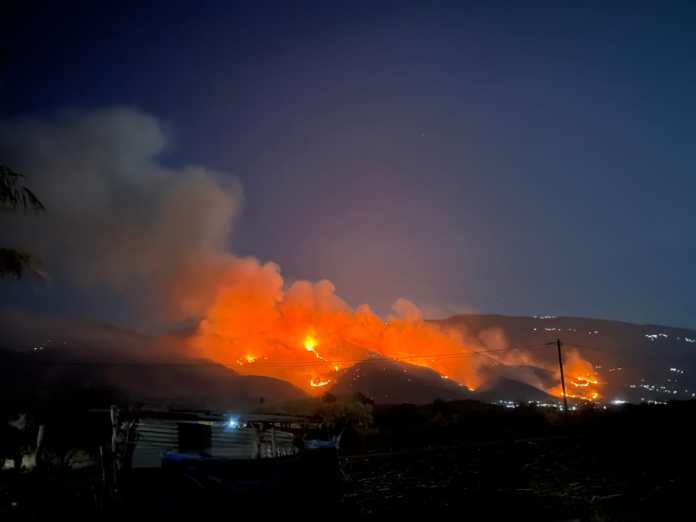 Incendio descontrolado consume el vertedero municipal de Sacapulas, Quiché