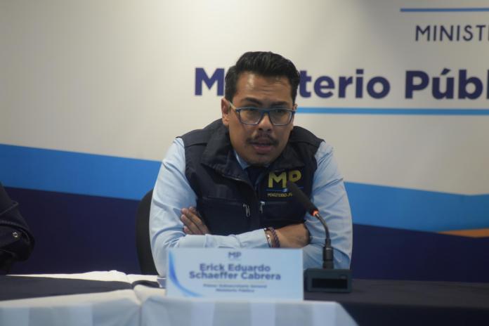 El primersubrecretario general del Ministerio Público, Erick Schaeffer, durante la conferencia de prensa este 21 de marzo. Foto: La Hora / José Orozco.