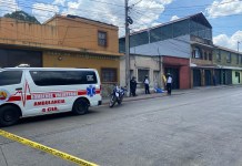 Ataque armado deja a una mujer fallecida en zona 6 capitalina Bomberos voluntarios en ataque armado ocurrido en la zona 6 capitalina. Foto la hora: Bomberos Voluntarios
