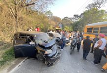 Colisión múltiple en ruta a San Pedro Ayampuc deja al menos nueve heridos Nueve personas fueron llevadas de emergencia al Hospital San Juan de Dios, que resultaron heridas tras el accidente. Foto La Hora: Bomberos Municipales