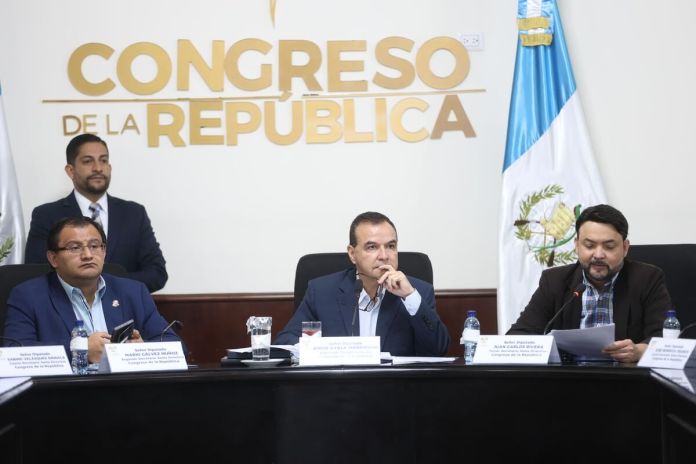 El segundo vicepresidente del Congreso, Jorge Ayala, informó que se trasladó la 