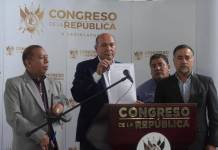 Los diputados del bloque VOS denuncian en la Contraloría General de Cuentas el aumento de suelo de los diputados. Foto: La Hora / José Orozco