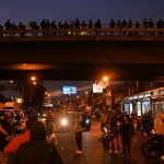 Manifestantes durante bloqueo por descontento con el seguro obligatorio para vehículos. Foto La Hora: Fabricio Alozo