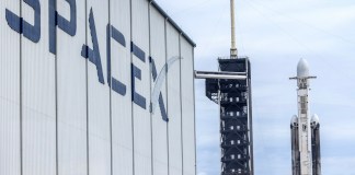 Fotografía de archivo feque muestra un cohete Falcon Heavy de la compañia Space X. Foto La Hora: EFE