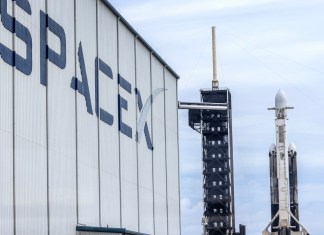 Fotografía de archivo feque muestra un cohete Falcon Heavy de la compañia Space X. Foto La Hora: EFE