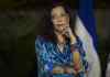 Fotografía de archivo en la que se registró a la primera dama y copresidenta de Nicaragua, Rosario Murillo (i), durante un acto público, en Managua. Foto La Hora: EFE
