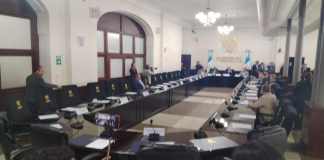 La junta directiva del Congreso espero varios minutos a jefes de bloque para aprobar las agendas para las plenarias de la presente semana. Foto: La Hora
