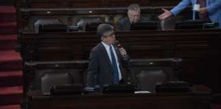 El ministro de Salud, Joaquín Barnoya, en la tercera sesiónde interpelación. Foto: La Hora / José Orozco