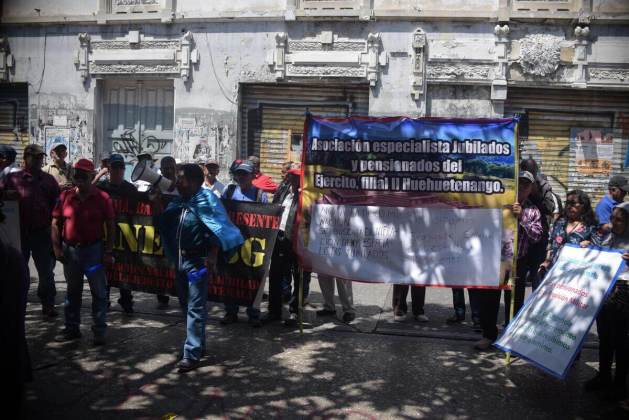 Jubilados del Ejército de Guatemala. Foto La Hora / José Orozco