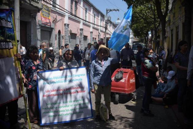 Jubilados del Ejército de Guatemala. Foto La Hora / José Orozco