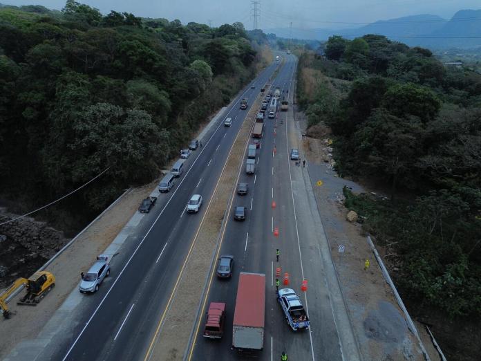 Tras nueve meses de espera, autoridades del CIV han habilitado el paso vehicular en el kilómetro 44 de la autopista Palín-Escuintla.