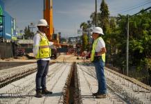 Ministro de Comunicaciones supervisa trabajos en puente del Km. 17 de la ruta al Pacífico Mighel Ángel Díaz, ministro de Comunicaciones supervisa trabajos en estructura del puente del kilómetro 17 al sur del país. Foto: Ministerio de Comunicaciones