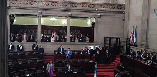 El diputado Bequer Chocooj pudo iniciar la interpelación al ministro de Salud, Joaquín Barnoya. Foto: La Hora