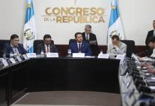 El presidente del Congreso, Nery Ramos, responde por el aumento de sueldo que se aprobó en junta directiva. Foto: Congreso de la República