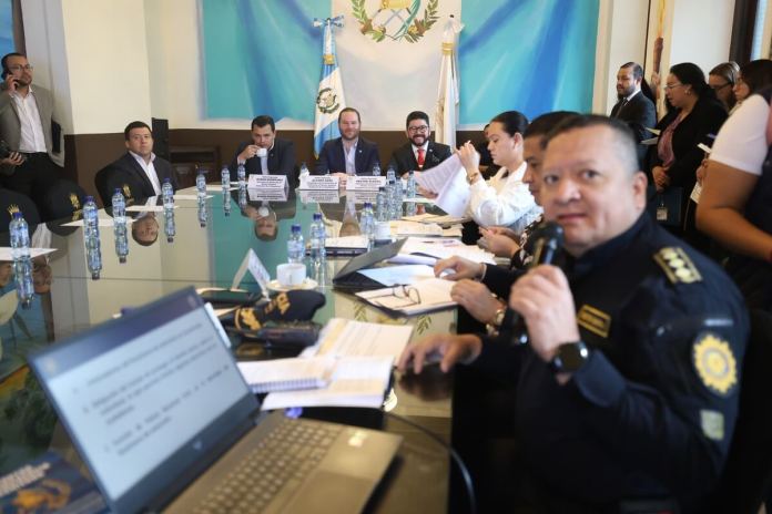 El director de la Policía Nacional Civil, David Boteo, pide incluir ciertos delitos en la reforma al Código Procesal Penal. Foto: Congreso