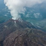 Debido a la actividad del volcán Santiaguito, autoridades han monitoreado los cultivos de siete municipios ante la caída de ceniza volcánica.