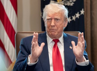 Presidente Donald Trump en una reunión de algunos miembros de su gabinete en la Casa Blanca. Foto La Hora: EFE
