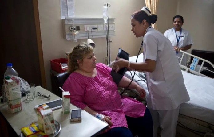 En las fechas festivas, los pacientes que sufren de hipertensión y otras enfermedades crónicas, suelen descompensarse. Foto La Hora: Archivo.