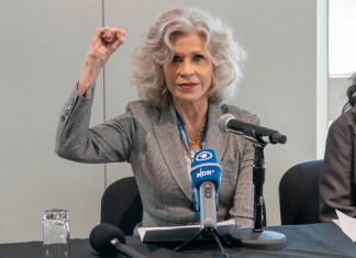 La actriz y activista política estadounidense Jane Fonda participa en una rueda de prensa este miércoles, en Nueva York. Foto La Hora: EFE