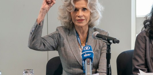La actriz y activista política estadounidense Jane Fonda participa en una rueda de prensa este miércoles, en Nueva York. Foto La Hora: EFE