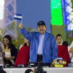 Presidente de Nicaragua Daniel Ortega (c) junto a su esposa Rosario Murillo. Foto La Hora: EFE.
