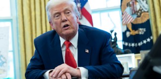 Un juez federal dio inicio un proceso para declarar al Donald Trump en desacato por ignorar una orden judicial y haber enviado a más de 200 migrantes a El Salvador.