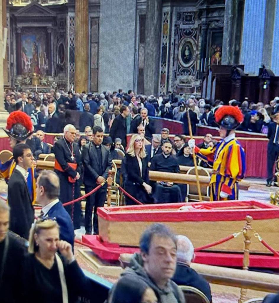 El cardenal Álvaro Ramazzini se despidió del Papa Francisco. Foto: Radio Estrella