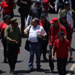 Joviel Acevedo fue escoltado durante la marcha. Foto La Hora: José Orozco.