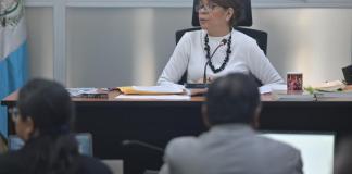 Carol Patricia Flores es la encargada de llevar a cabo la primera audiencia de primera declaración en el caso en la criminalización de Luis Pacheco y Héctor Chaclán.