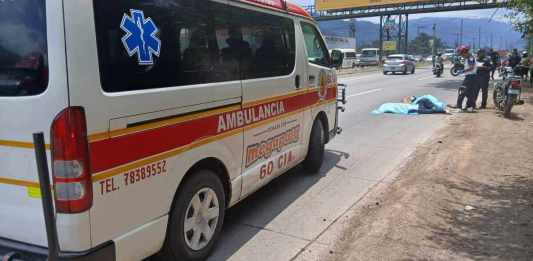 Accidente provoca complicación de movilidad al sur del país. Foto La Hora: Bomberos Voluntarios