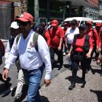 Entre gritos e insultos fueron recibidos diversos medios de comunicación que buscaban cuestionar a Joviel Acevedo tras la finalización de la manifestación realizada este jueves.