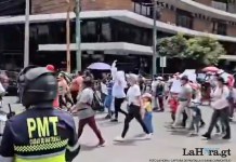 Con mismo modus operandi pequeño grupo hace multipeticiones en protesta protesta