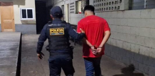 Juan "N", capturado luego de atropellar a dos agentes de la Policía Nacional Civil (PNC).